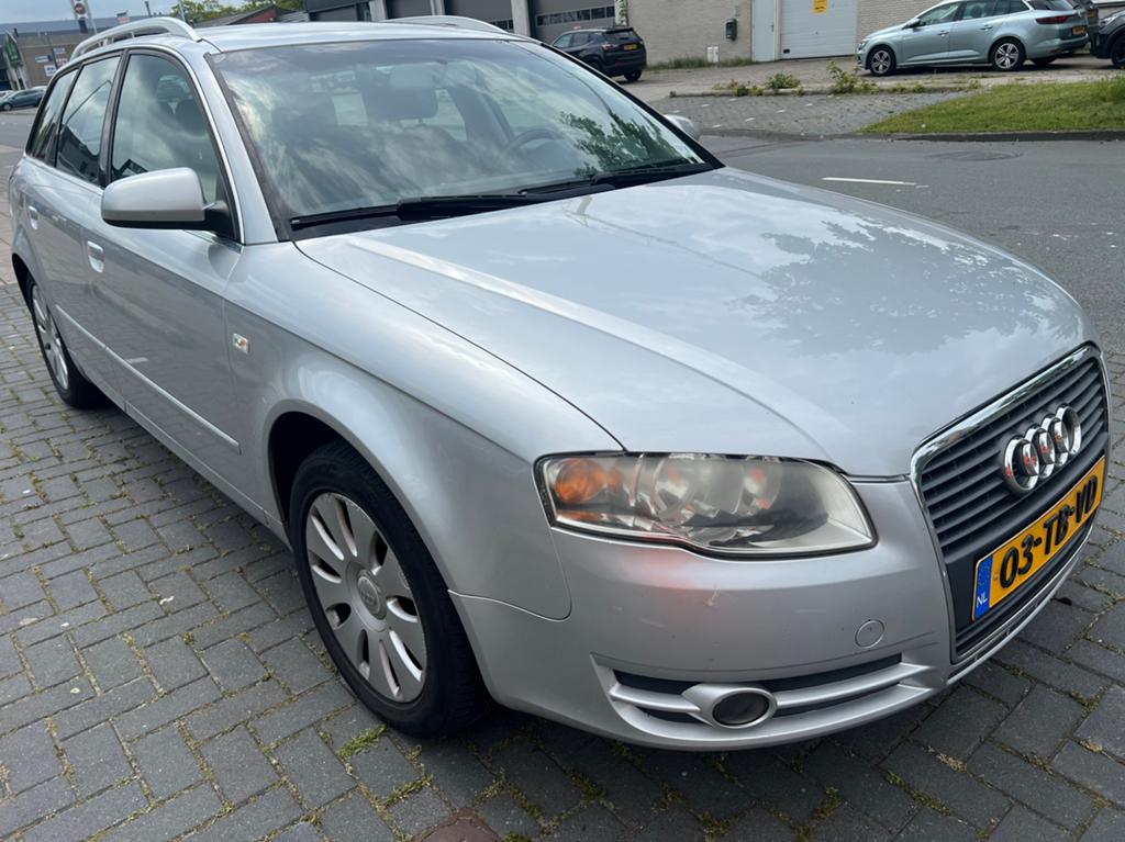 Audi A4 2.0 96KW Avant 2006 Grijs airco trekhaak, Auto's, Audi, Voorwielaandrijving, 730 kg, 4 cilinders, 1984 cc