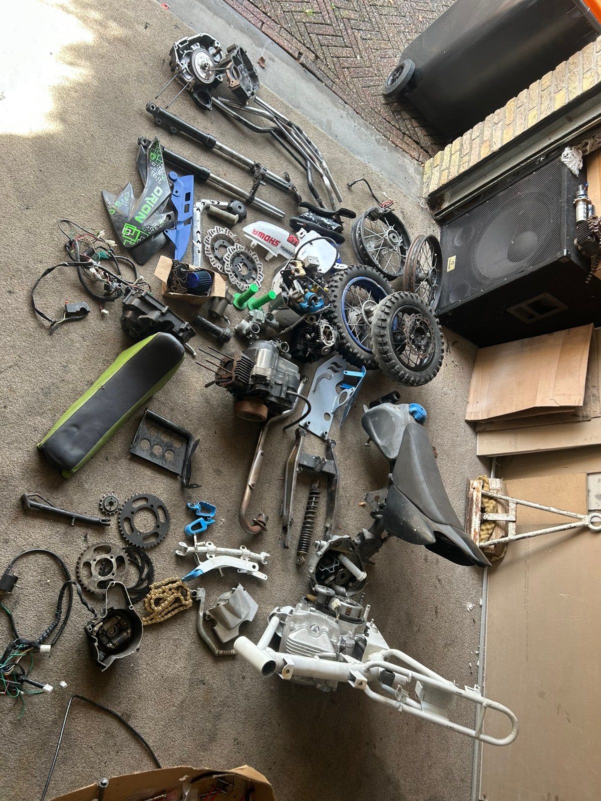 Partij pitbike onderdelen, Ophalen