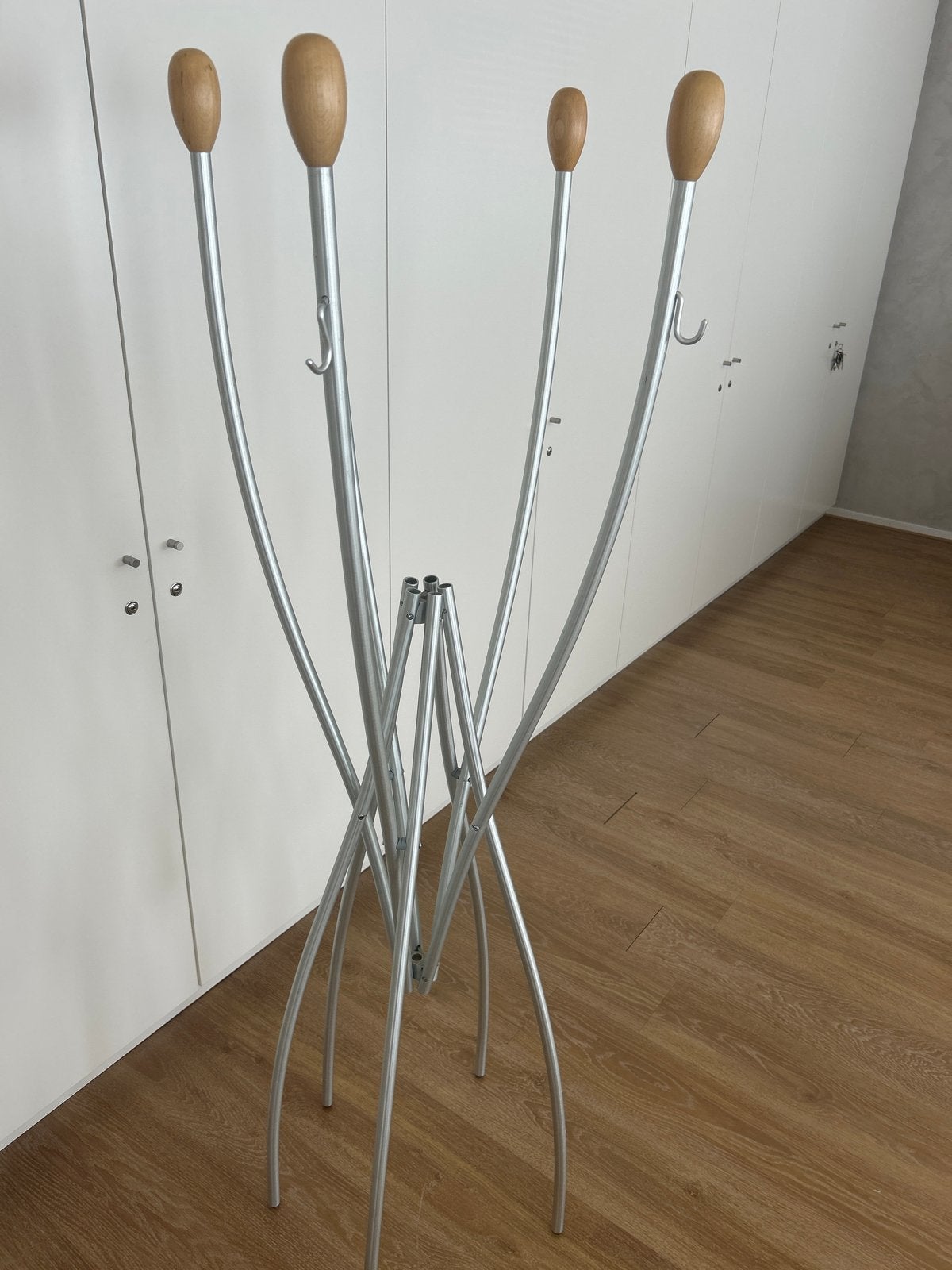 Moderne staande kapstok met houten accenten, Ophalen, Gebruikt, Metaal, Staande kapstok