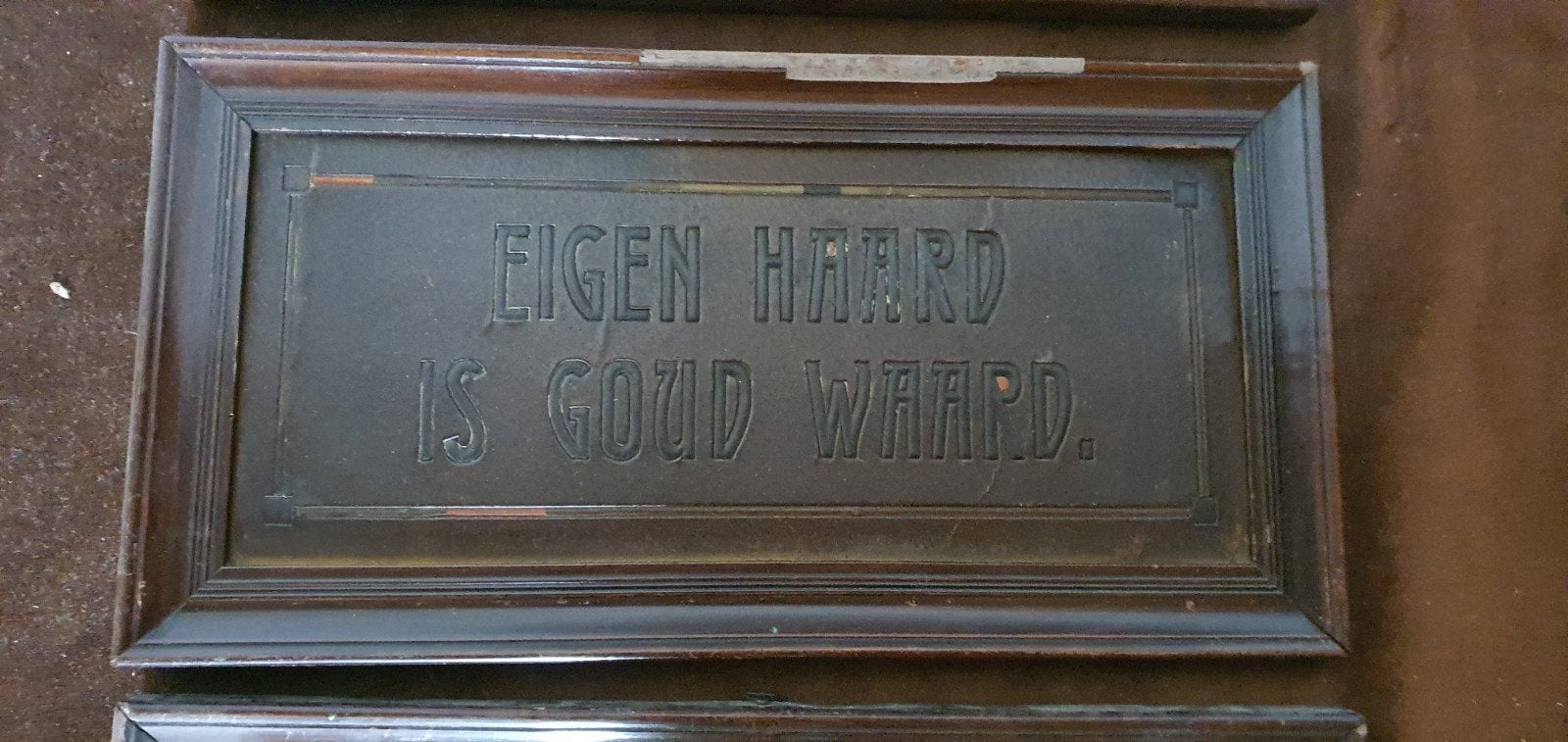 Vintage set lederen schilderijen in houten lijst met tekst, Minder dan 50 cm, Gebruikt, Ophalen of Verzenden, Schilderij
