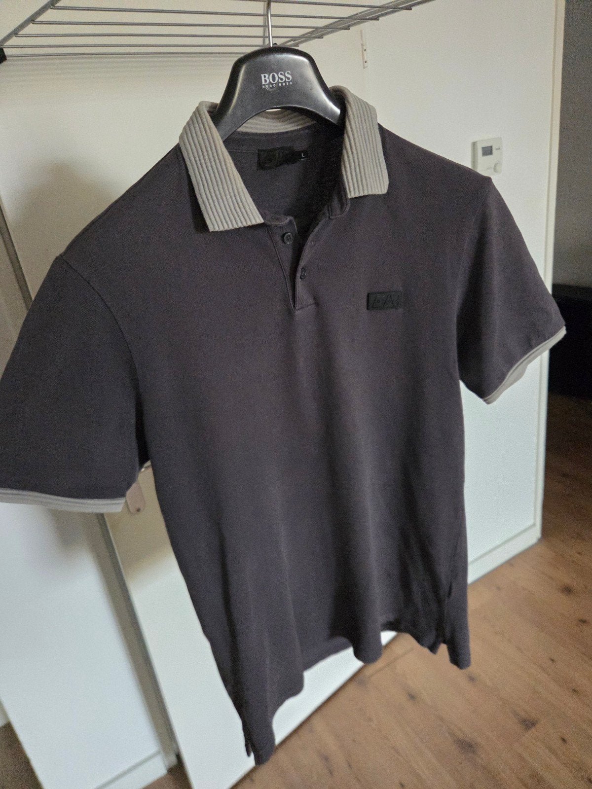 Stijlvolle AB Lifestyle Polo Maat L - Donkergrijs, Maat 52/54 (L), AB Lifestyle, Ophalen of Verzenden, Grijs