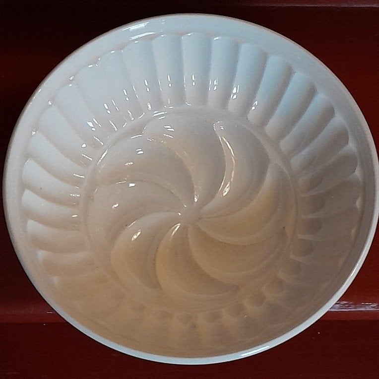 Crèmekleurige ronde puddingvorm / 0,7 liter, Overige typen, Ophalen of Verzenden, Gebruikt, Steen/keramiek