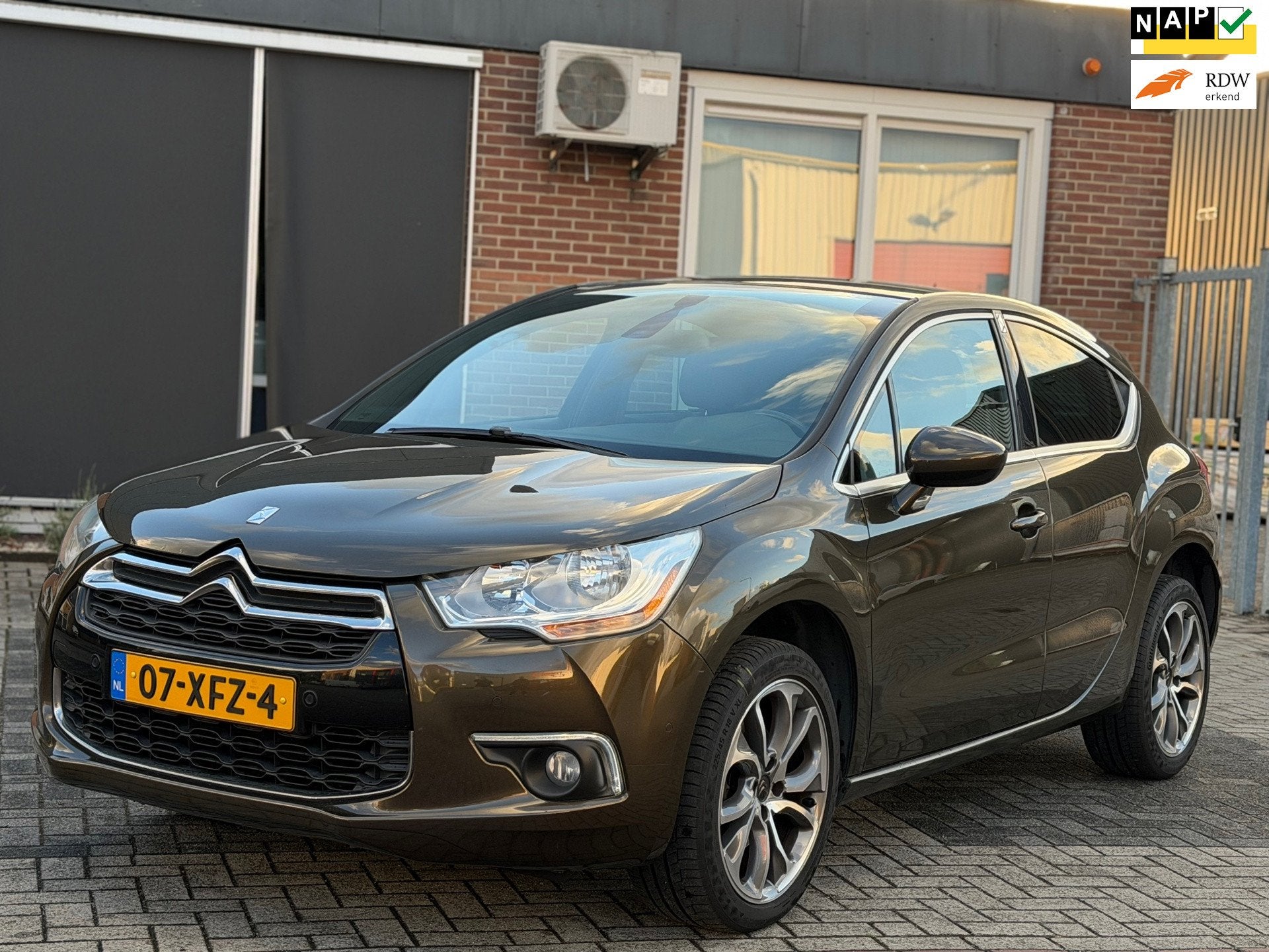 Citroen DS4 1.6 THP So Chic | Nap | Netjes | Automaat, Auto's, Citroën, Euro 5, Gebruikt, Leder en Stof, 163 pk