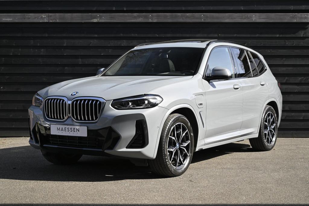 BMW X3 xDrive30e Business Edition Plus |Pano|Trekhaak|M-Spor, 1998 cc, Gebruikt, 4 cilinders, 2000 kg