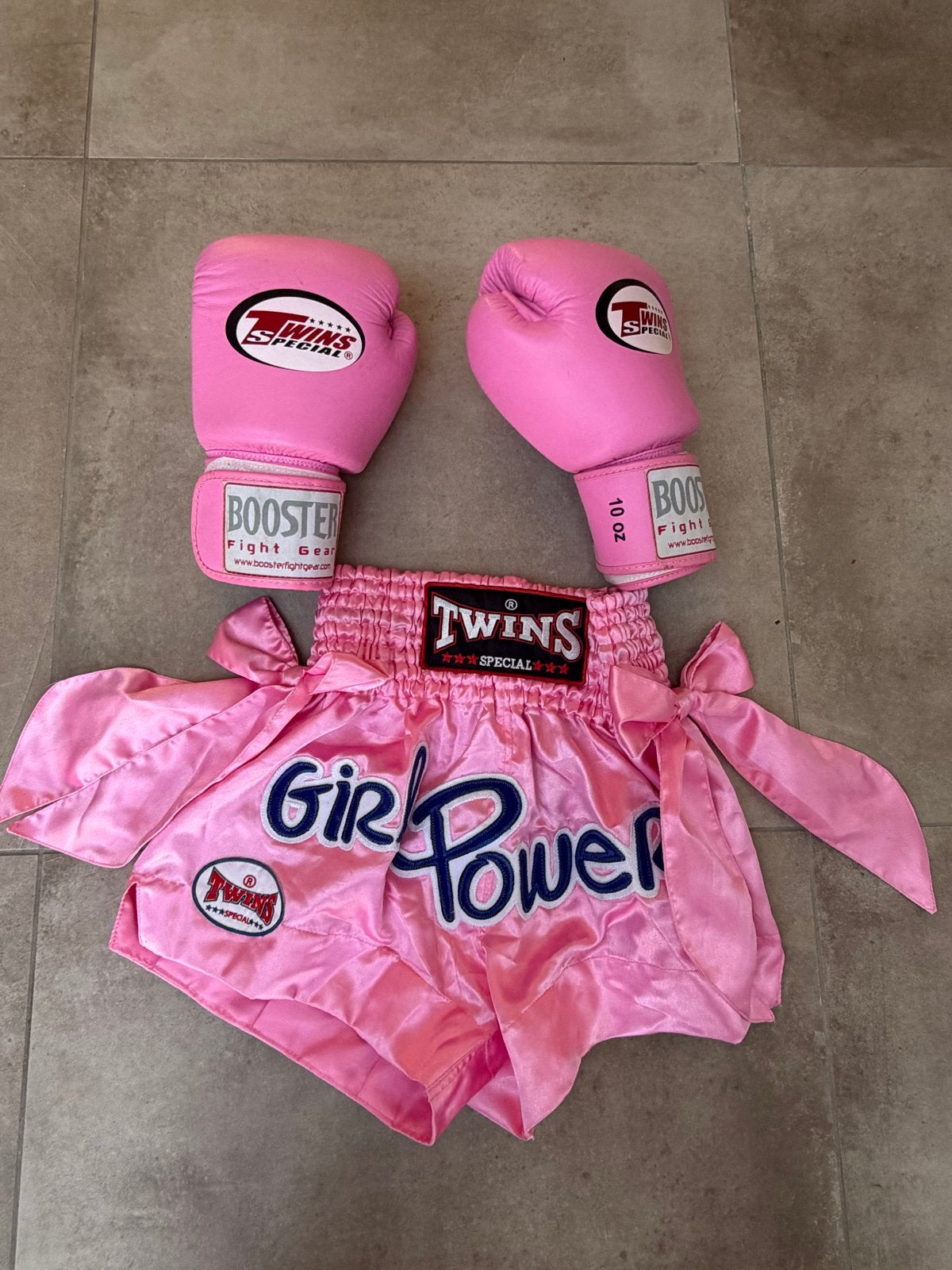 Nieuw Roze Twins Special set (handschoenen en broekje), Overige, Nieuw, Ophalen of Verzenden, Vechtsportkleding