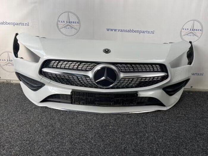Voorbumper van een Mercedes CLA (144), Ophalen of Verzenden, Gebruikt, Voor, Bumper