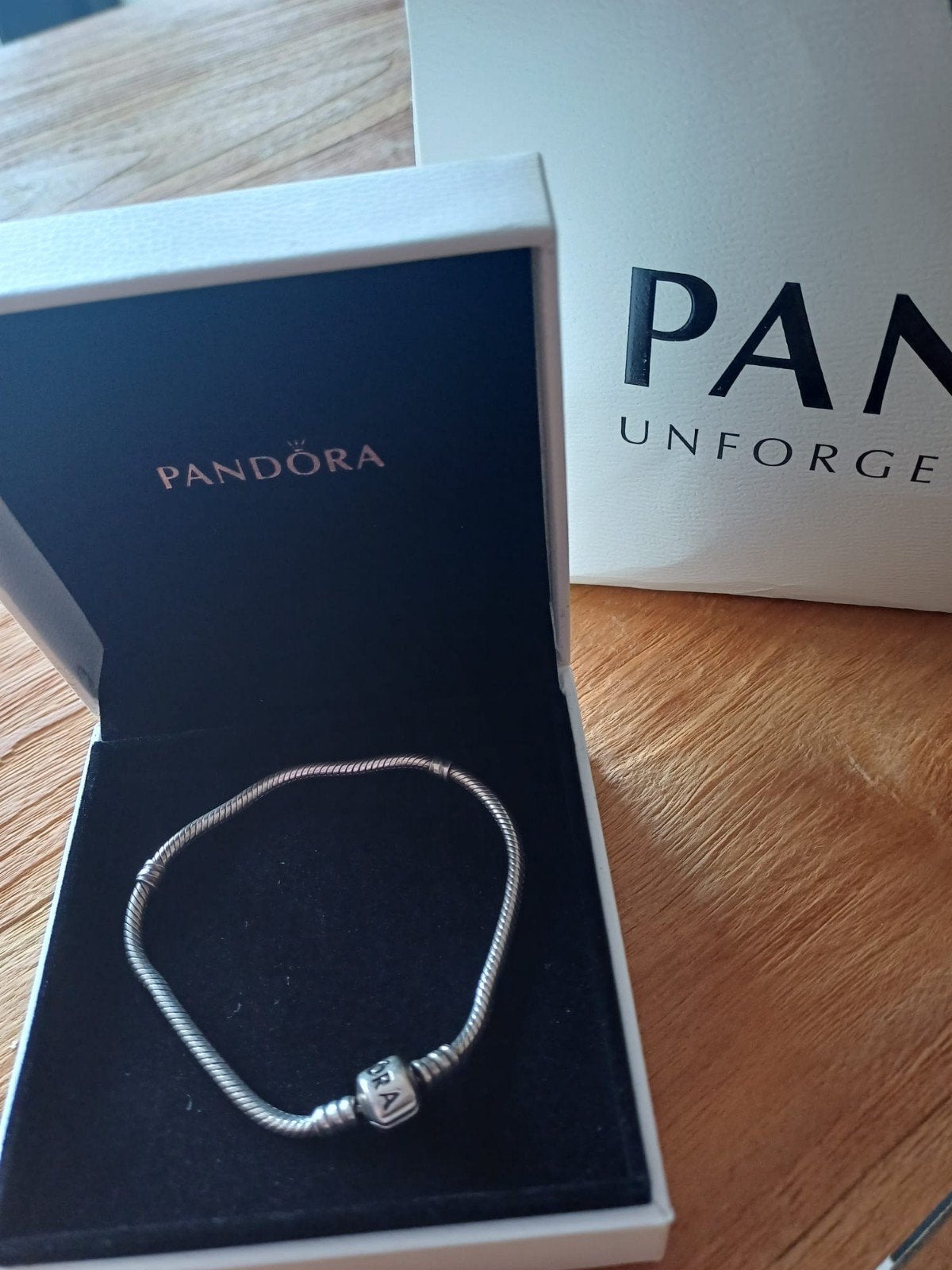 Pandora armband + bedels, Ophalen, Zo goed als nieuw, Goud, Goud