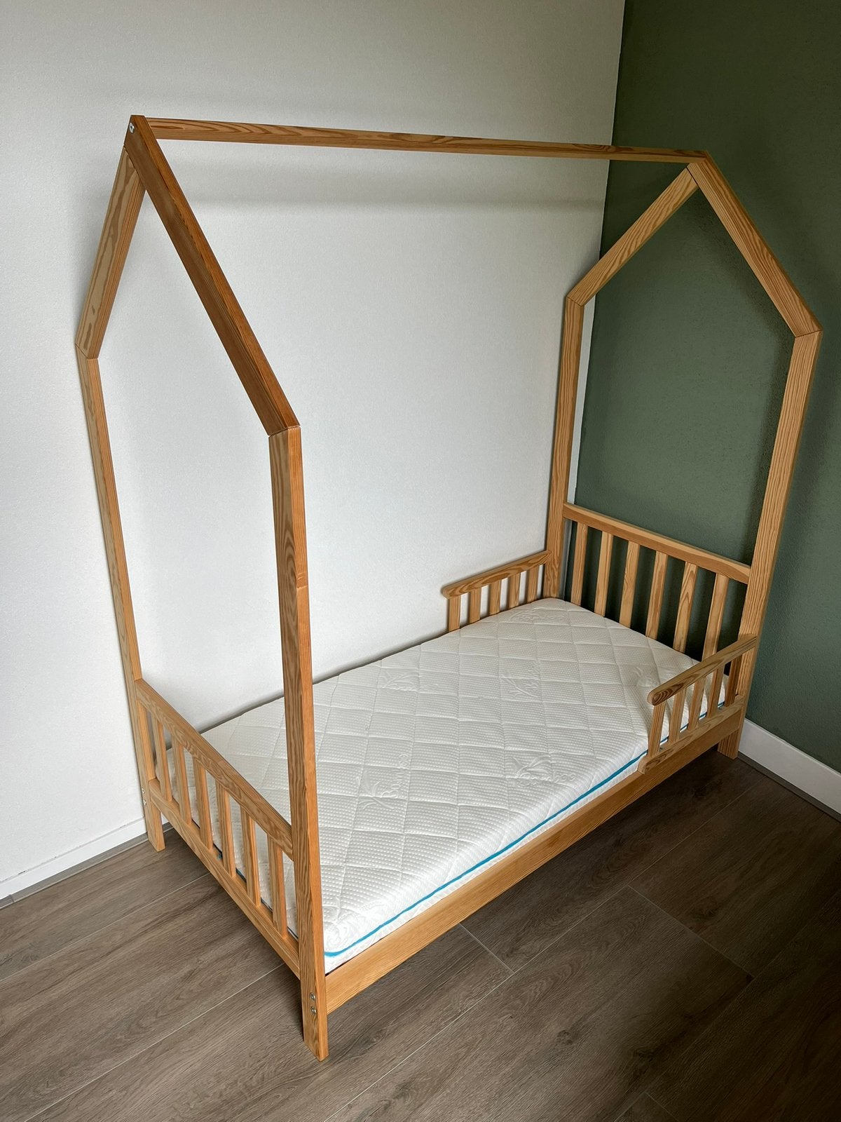 Houten peuterbed (70x140) incl. matras, Kinderen en Baby's, Kinderkamer | Bedden, Ophalen, 70 tot 85 cm, 140 tot 160 cm, Zo goed als nieuw