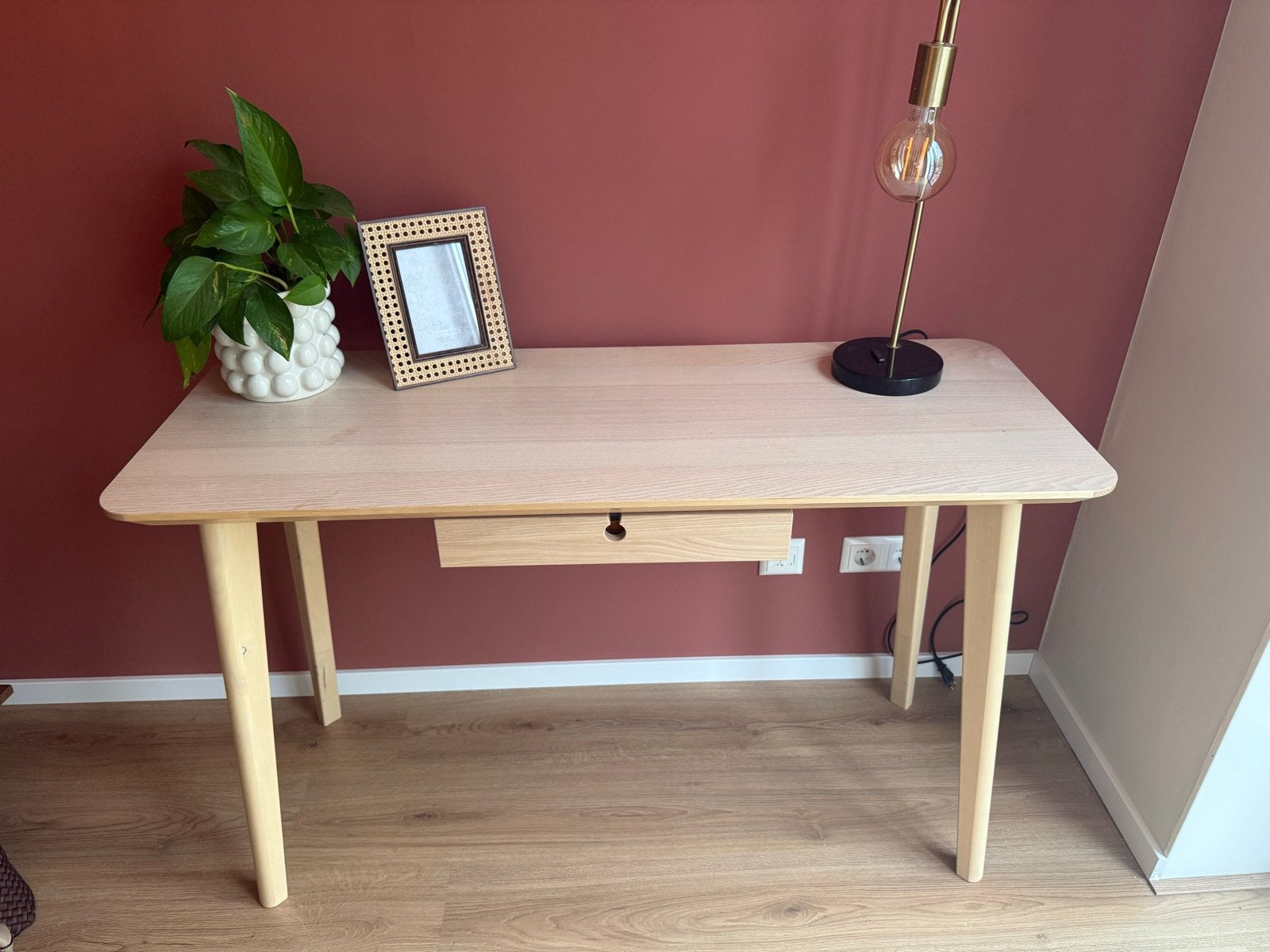 IKEA Lisabo Bureau - scandinavisch interieur, Ophalen, Scandinavisch, Bruin, Zo goed als nieuw