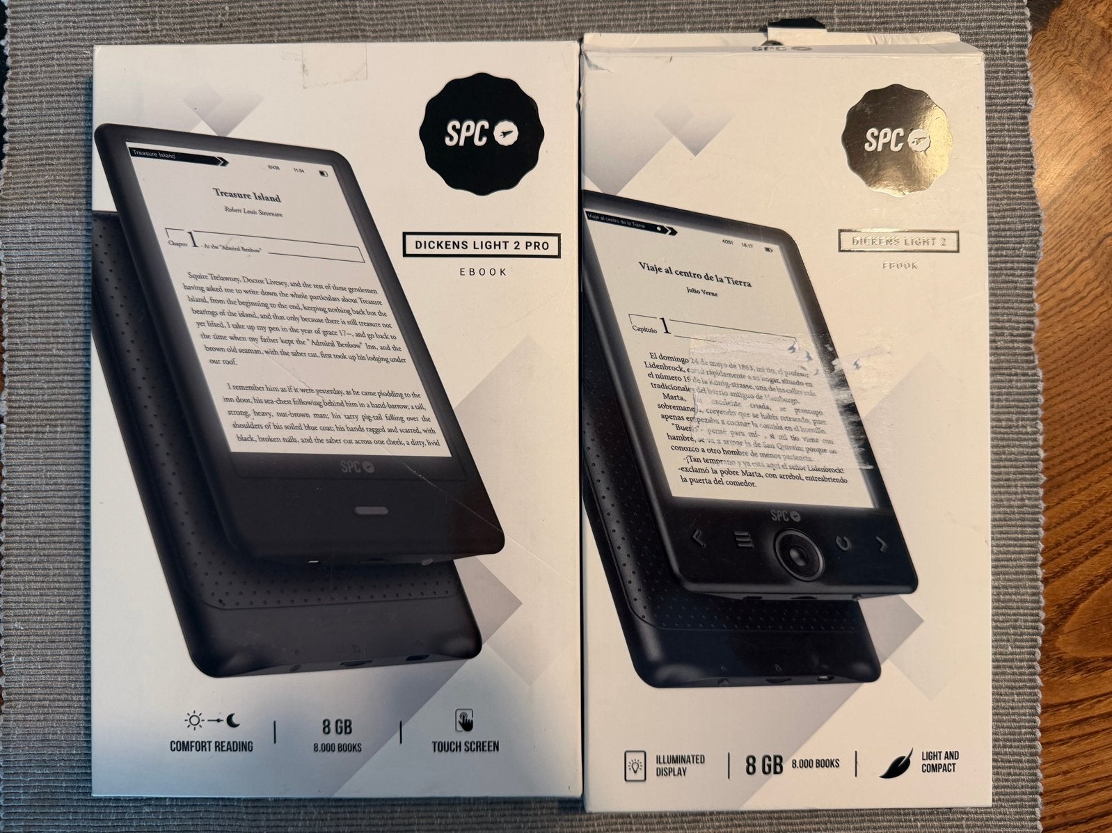 SPC Dickens Light 2 en Light 2 Pro E-readers (Amazon returns, 8 GB, Info@spc.es, Ophalen of Verzenden, Zo goed als nieuw