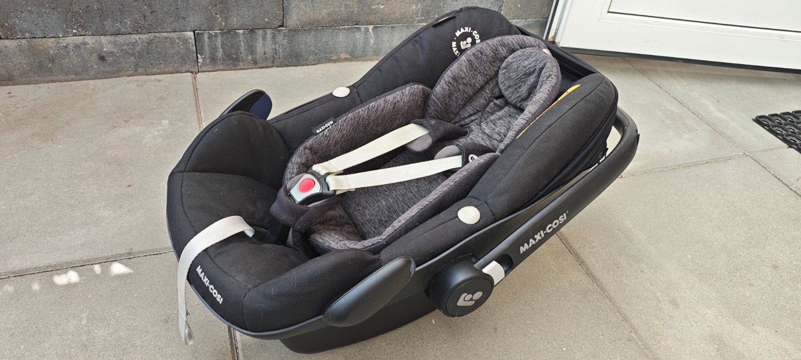 Maxi-Cosi met Isofix en verkleiner, Ophalen, Gebruikt, Maxi-Cosi, Autogordel of Isofix