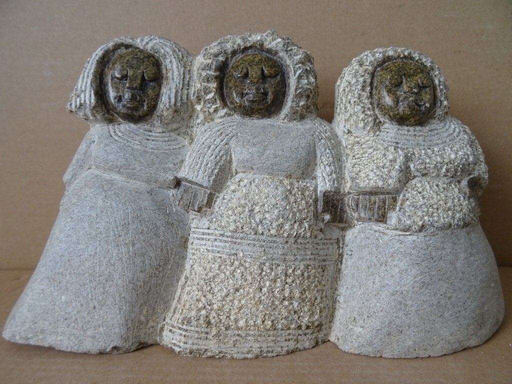 Afrikaans stenen beeld Proud Ladies beeld Zimbabwe 26cm, Handgemaakt, Groep mensen, Minder dan 20 cm, Ophalen of Verzenden
