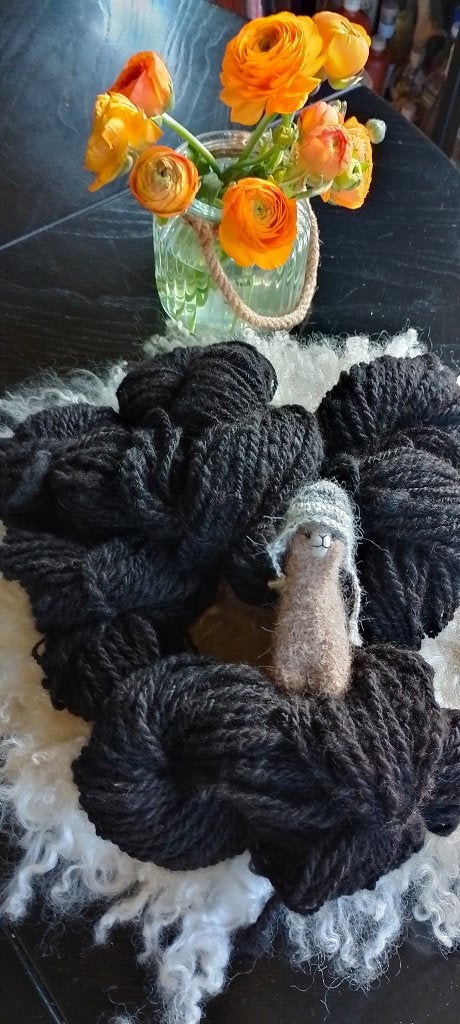 Alpaca wol zwart handgesponnen 510g, Ophalen of Verzenden, Nieuw, Breien of Haken, Wol of Garen