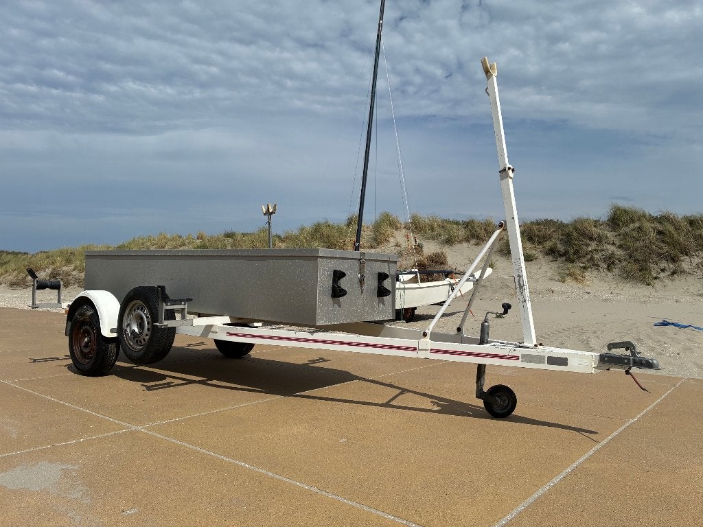 Harbeck catamarantrailer met aluminium opbergkist, Ophalen, Gebruikt, Minder dan 6 meter, Met rollen