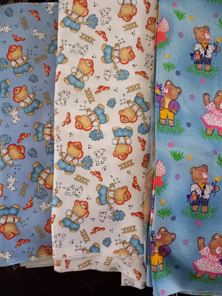 3 lapjes stof beren, Hobby en Vrije tijd, Stoffen en Lappen, Nieuw, Ophalen of Verzenden, 30 tot 120 cm, Katoen
