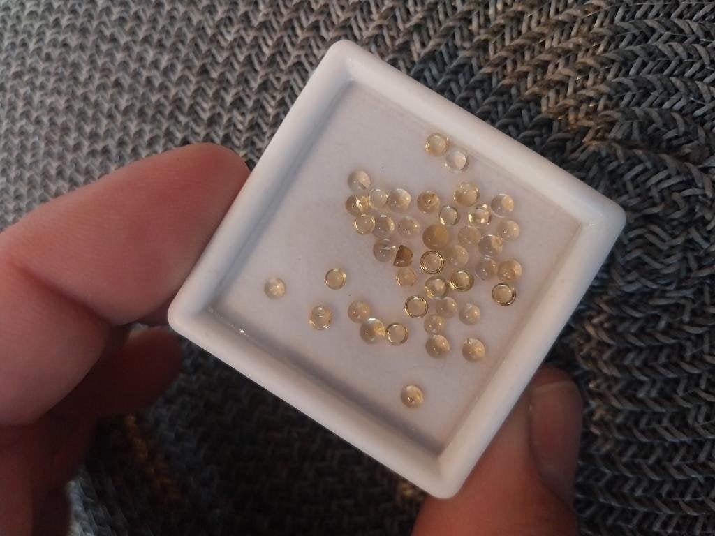 2mm ronde citrien cabochons 3, Ophalen of Verzenden, Zo goed als nieuw