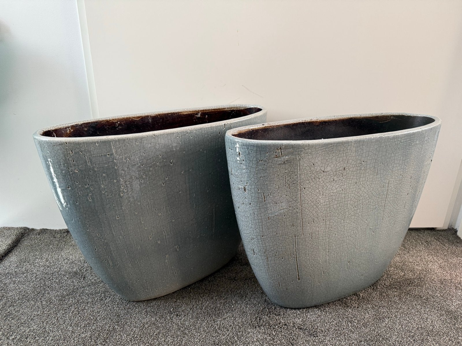 Set van 2 Grijze Bloempotten met Craquelé Effect, Ophalen, Overige materialen, Minder dan 60 cm, Zo goed als nieuw