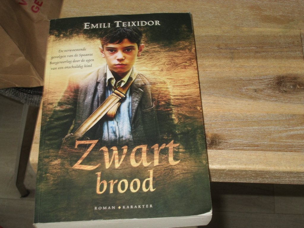 Zwart brood - Emili Teixidor, Boeken, Europa overig, Ophalen of Verzenden, Zo goed als nieuw, Emili Teixidor