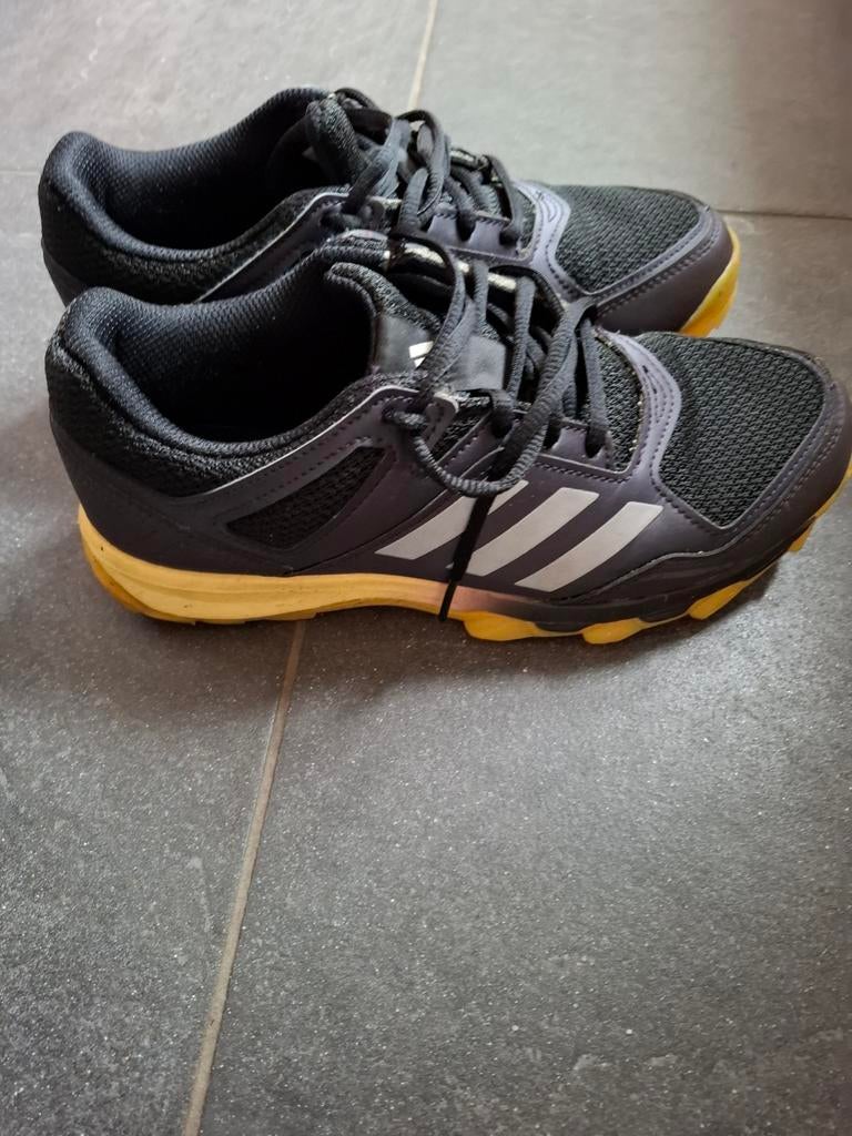 Korfbal / hockey schoenen damesmaat 40, Ophalen, Zo goed als nieuw, Schoenen