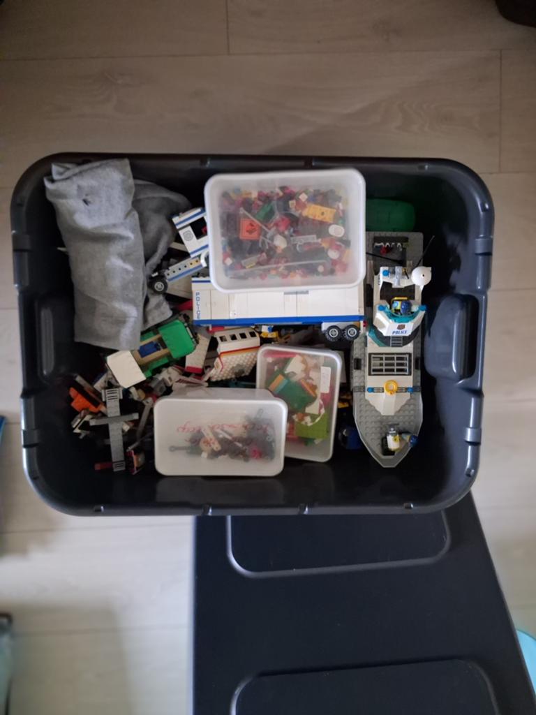 Bak en een kleine zak lego, Ophalen, Gebruikt, Lego