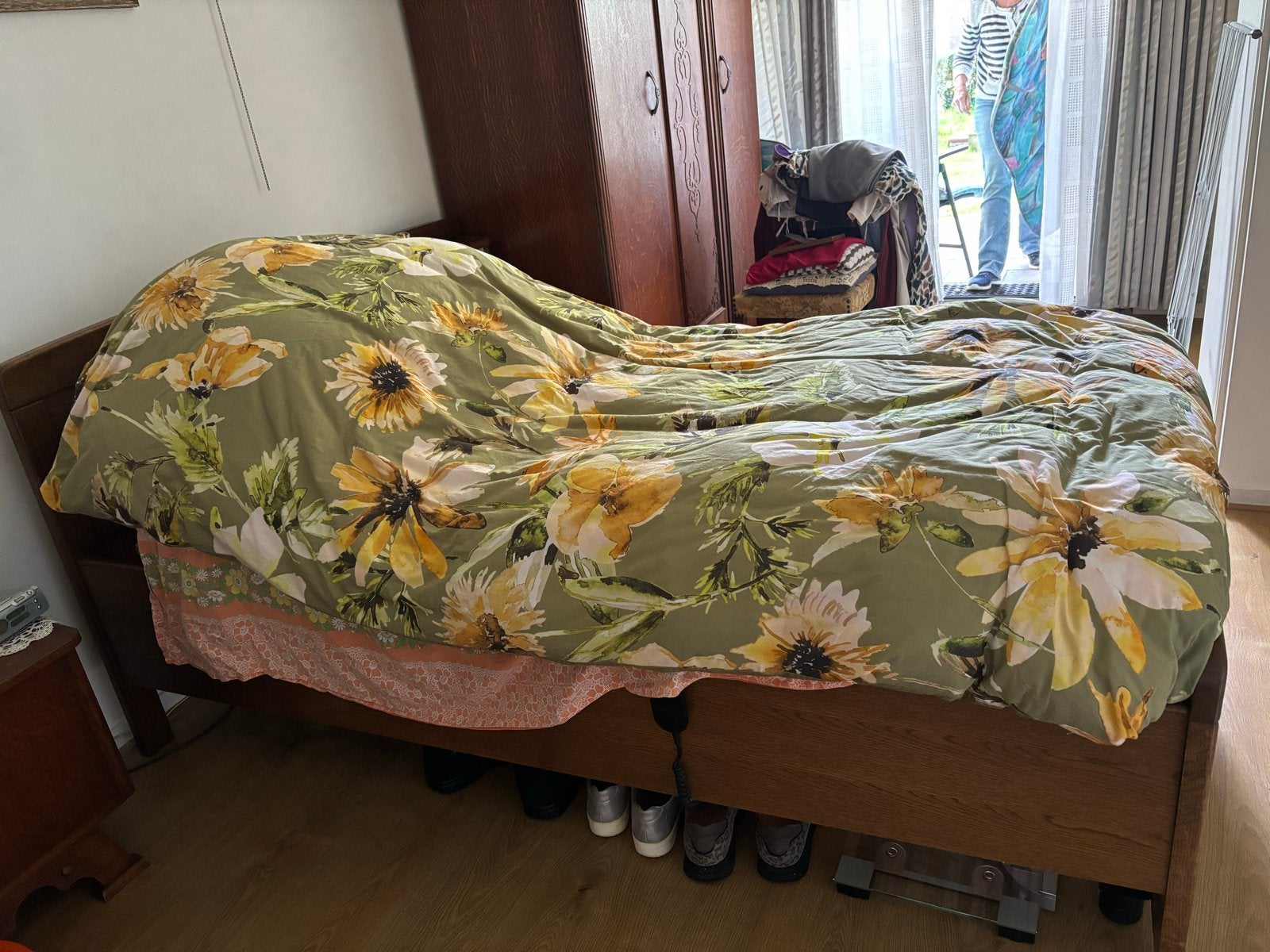 Seniorenbed 90 cm br en 200 cm lang., Ophalen, 90 cm, Eenpersoons, Bruin