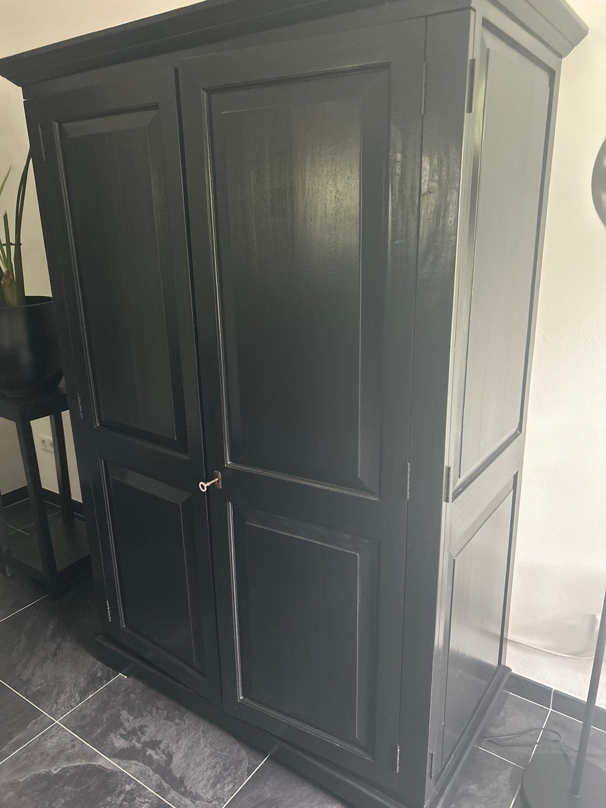Zwart gebeitste teakhouten kast, Huis en Inrichting, Kasten | Wandmeubels, Ophalen, Gebruikt, Teakhout, Minder dan 150 cm
