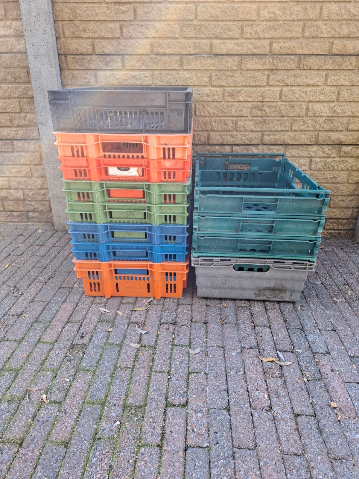 11 Gebruikte Kratten - Diverse Kleuren en Maten, Ophalen, Gebruikt, 40 tot 60 cm, 50 tot 75 cm
