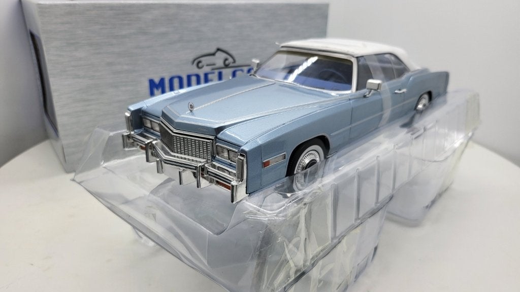 Cadillac Eldorado Convertible licht blauw 1976 1:18, Overige merken, MCG, Auto, Nieuw