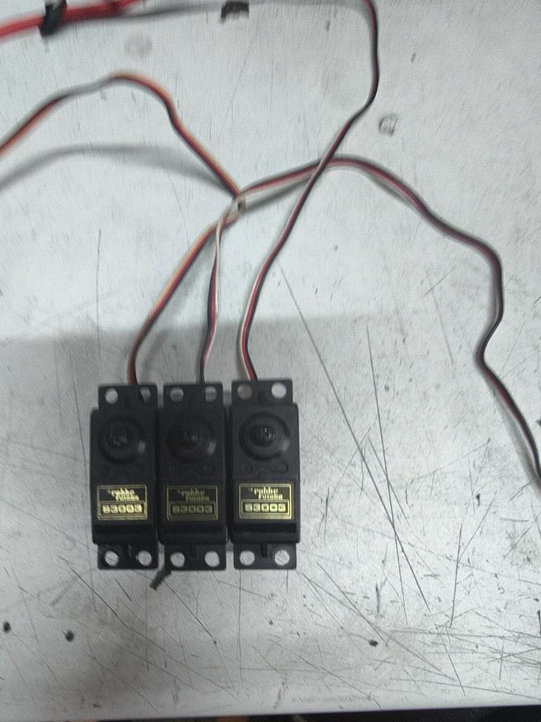 3 Futaba 3003 servo's, Ophalen, Gebruikt