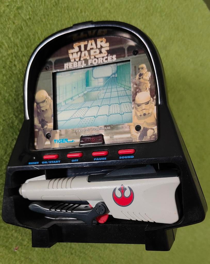 Star Wars Rebel Forces Tiger Electronics handheld game, Spelcomputers en Games, Games | Overige, Zo goed als nieuw, Avontuur en Actie