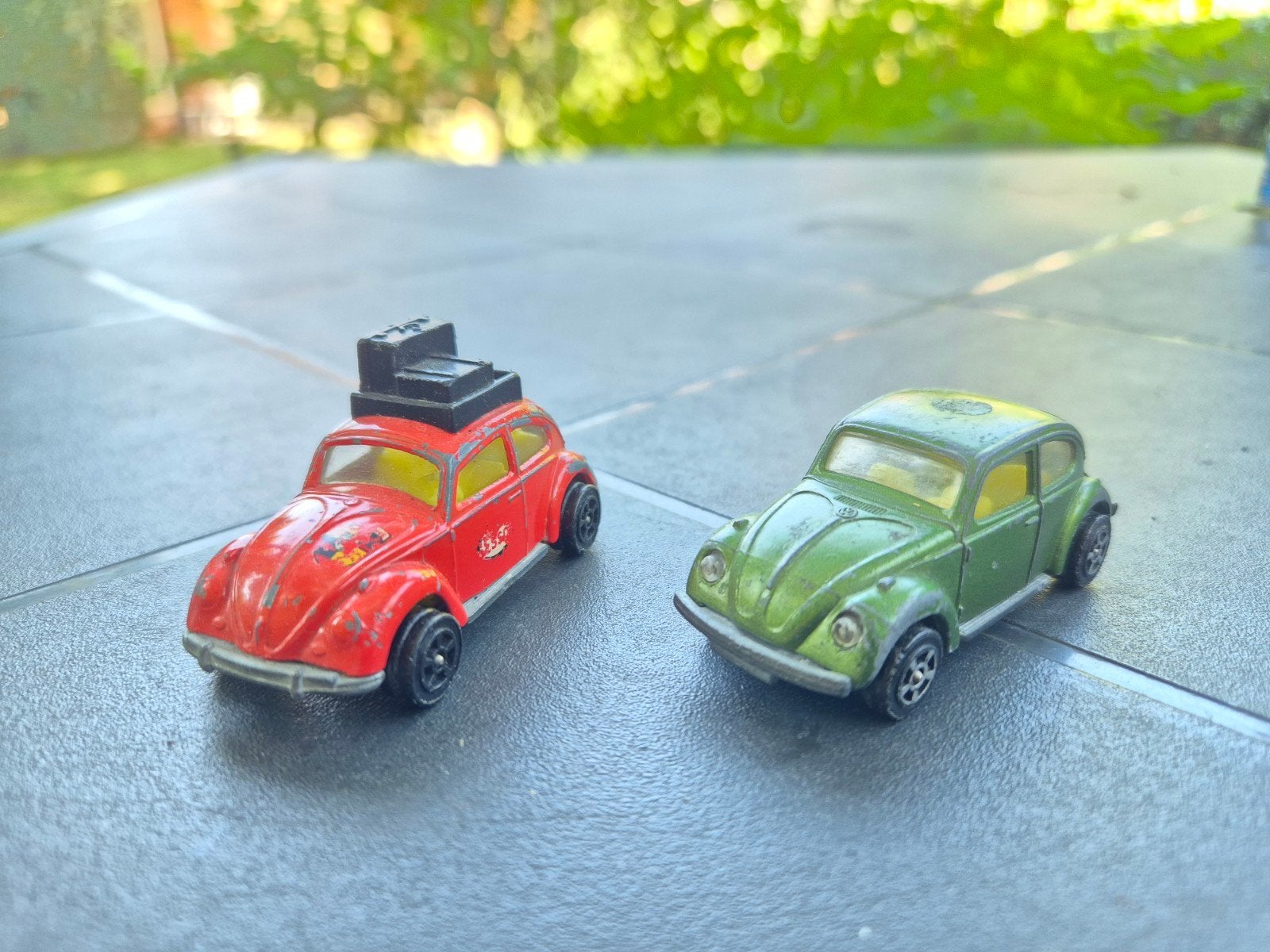 2x VW Kever 1300 Corgi Juniors 1:64, Ophalen of Verzenden, Gebruikt, Auto