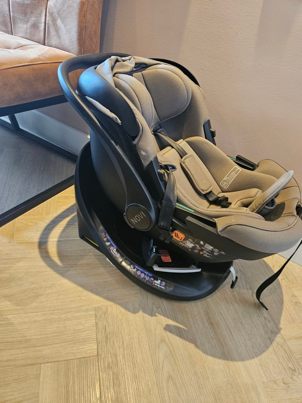 Novi autostoel met Isofix base - Zo goed als nieuw, Ophalen of Verzenden