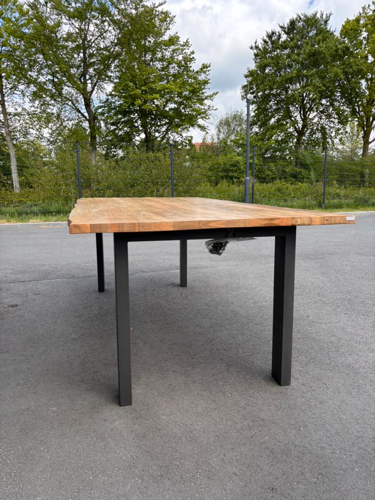 Xooon Teakhouten Tafel met Zwarte Stalen Poten - 220x110cm, Huis en Inrichting, Tafels | Eettafels, Ophalen, Gebruikt, 100 tot 150 cm