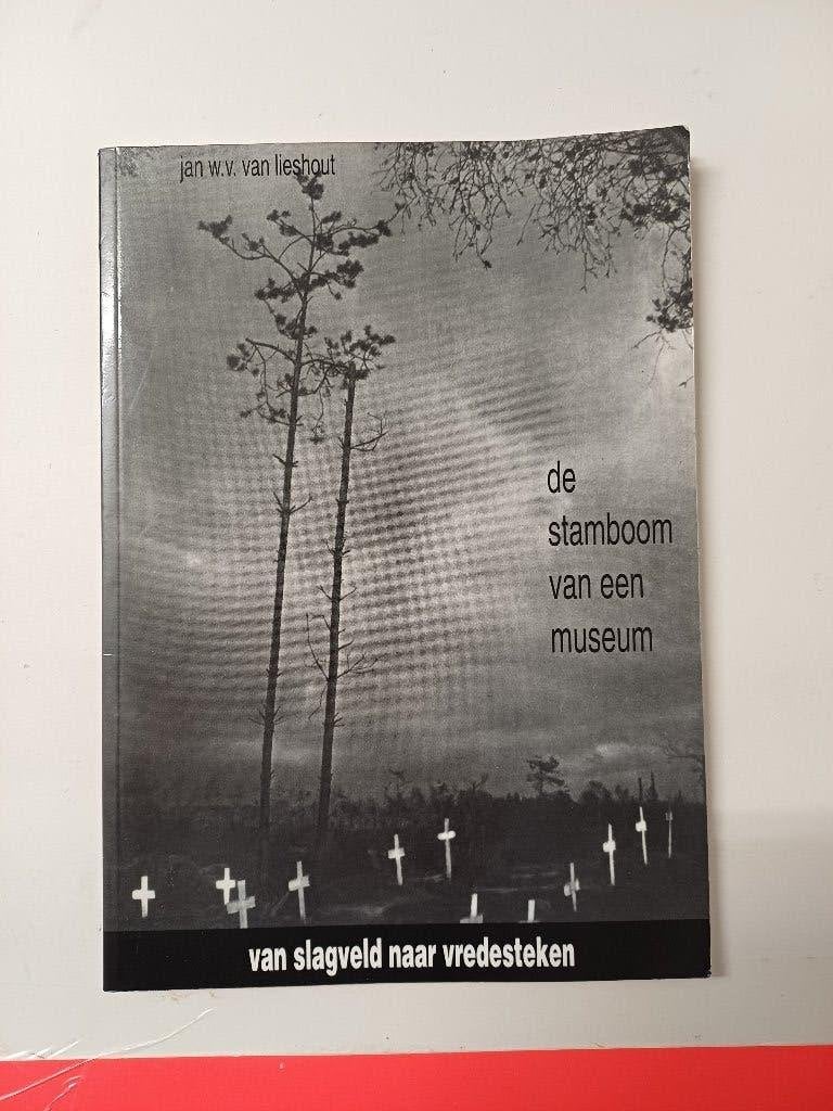Boek - De Stamboom van een Museum - Oorlogsmuseum Overloon, Ophalen of Verzenden, Tweede Wereldoorlog, Gelezen, Algemeen