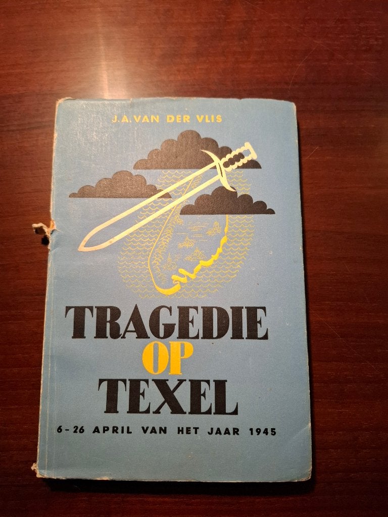 Boek - Tragedie op Texel 1945 (J.A van der Vlis), J.A van der Vlis, Ophalen of Verzenden, Landmacht, Tweede Wereldoorlog