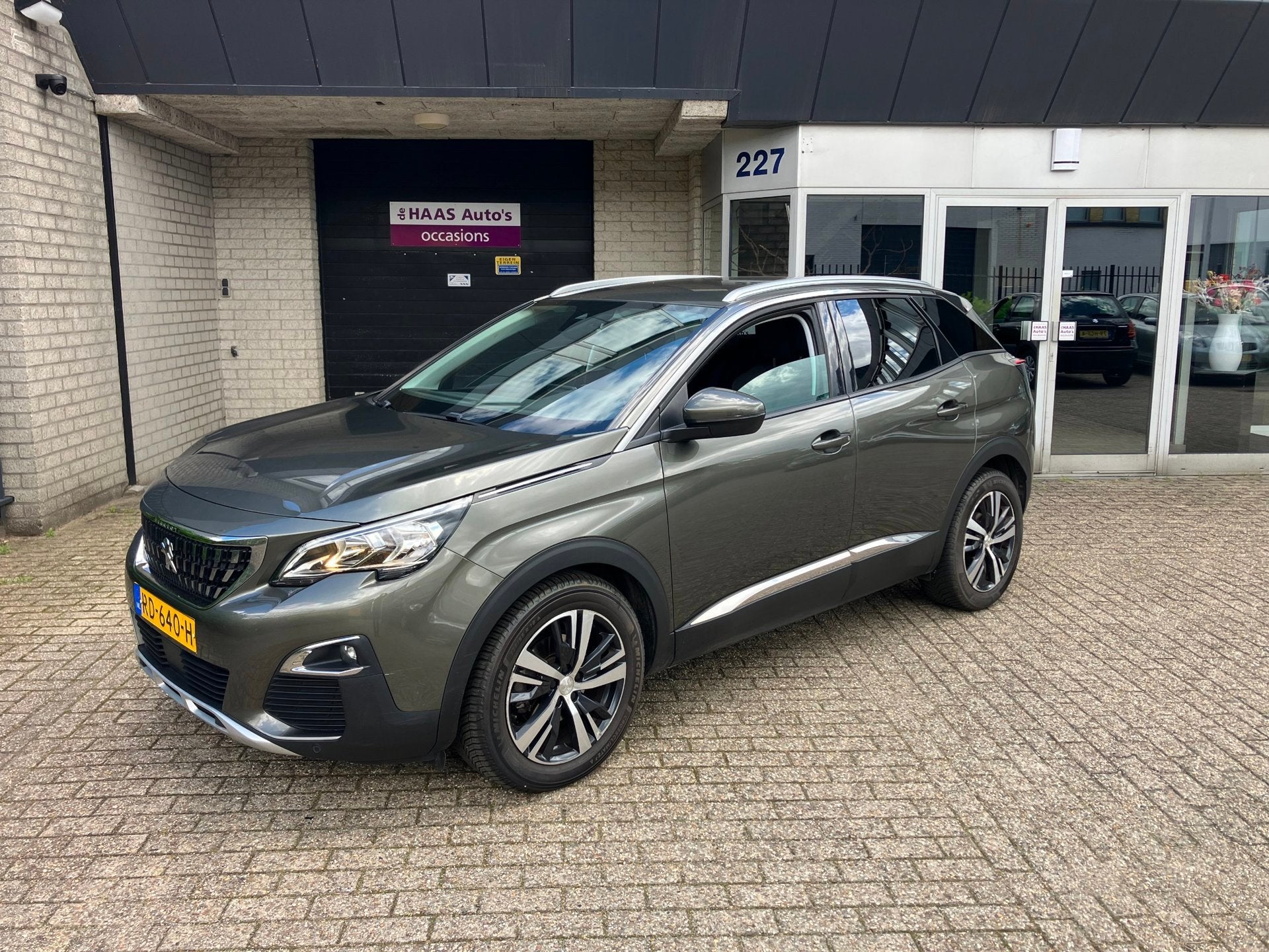 Peugeot 3008 1.6 BlueHDi Blue Lease Premium / NAVI / CLIMA /, Gebruikt, 4 cilinders, 1290 kg, Leder en Stof