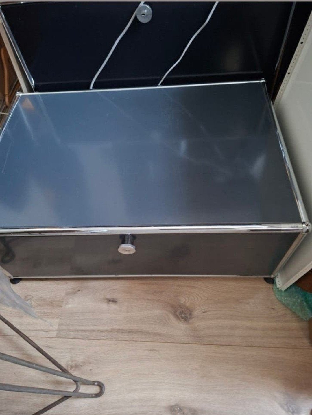 USM Haller kast TV audio hifi salontafel dressoir met klep, Ophalen