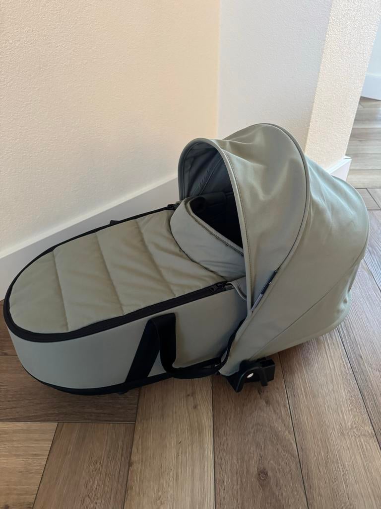 Stokke Newborn Reiswieg YOYO Olive, Nieuw, Met reiswieg, Ophalen, Kinderwagen