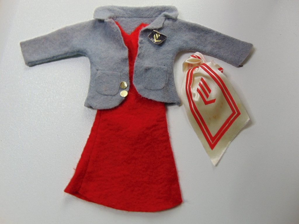 Sindy vintage Martinair line kleding (Vilt) met embleem, Ophalen of Verzenden, Gebruikt, Kleertjes
