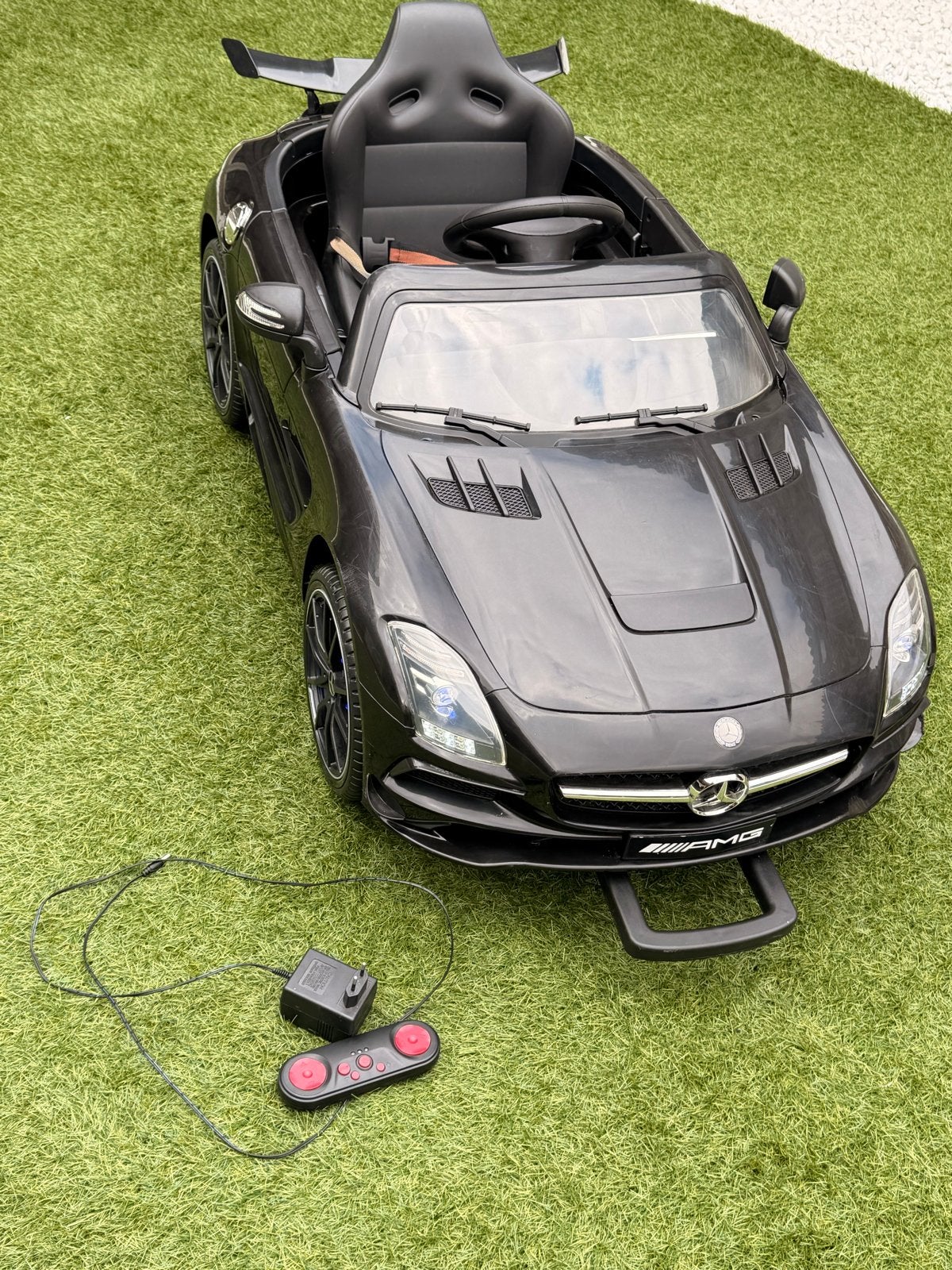Mercedes-Benz SLS AMG kinderauto met werkende radio en verli, Ophalen, Gebruikt, Afstandsbediening