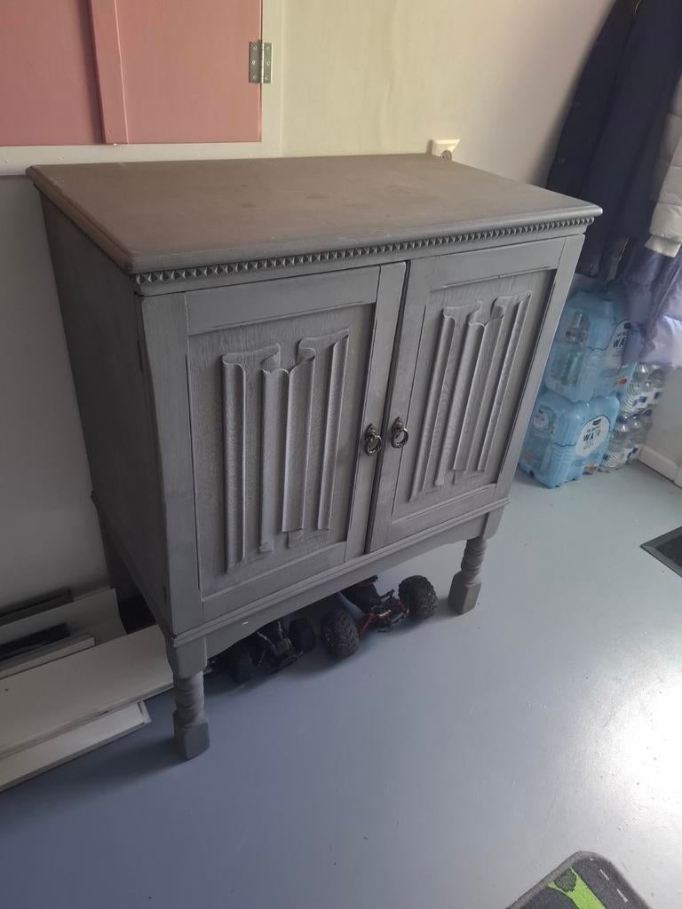 Grijs kastje met deurtjes, exclusief spullen die erin zitten, Huis en Inrichting, Ophalen of Verzenden, 25 tot 50 cm, 50 tot 100 cm