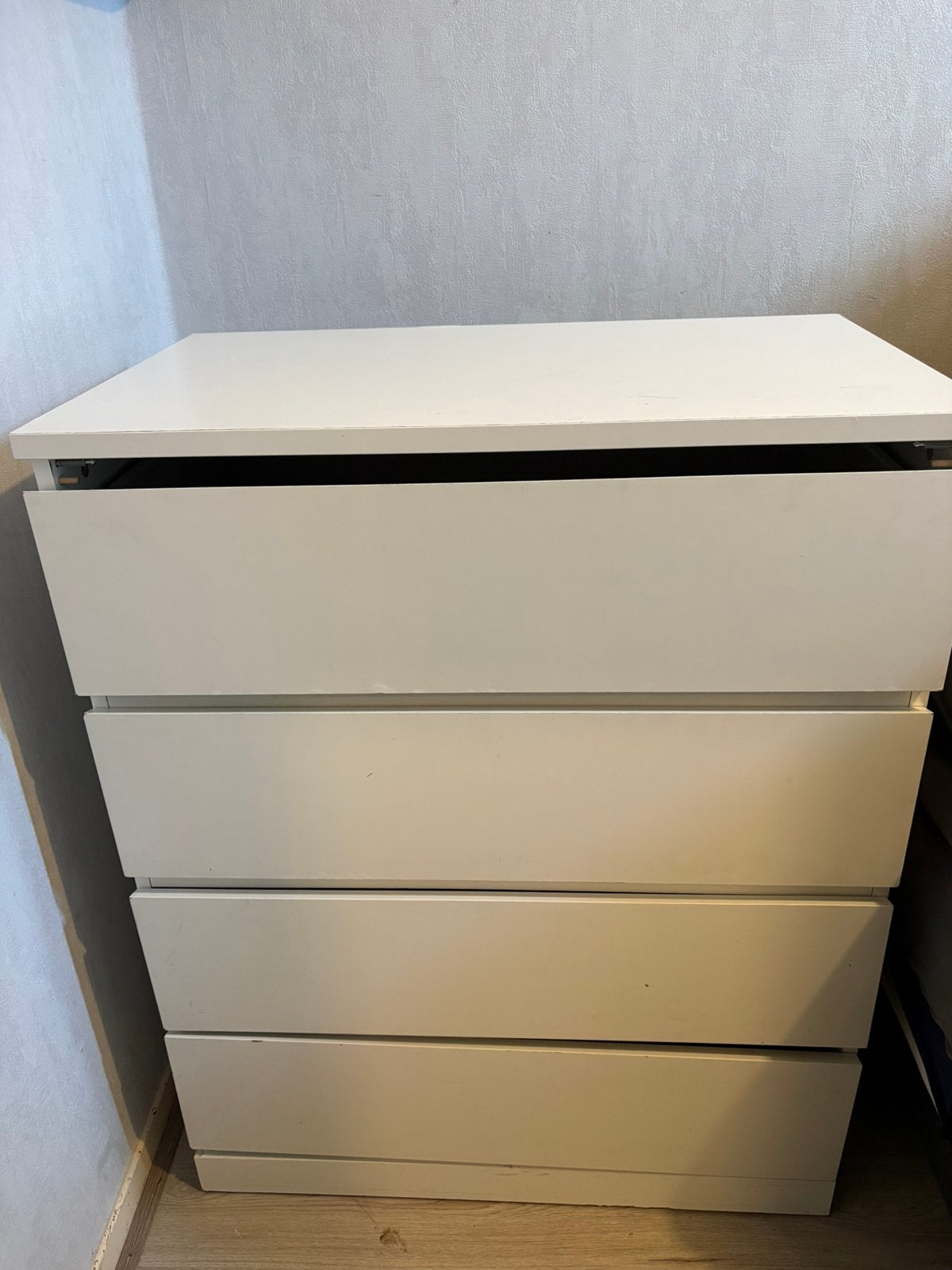 Witte ladekast / commode 4 lades – veel opbergruimte Ikea, 5 laden of meer, Zo goed als nieuw, Minder dan 100 cm, 25 tot 50 cm
