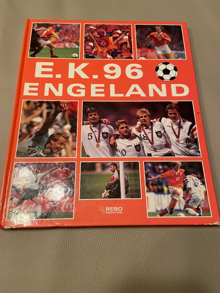 E.K.96 ENGELAND VOETBAL  BOEK, Sport en Fitness, Voetbal, Groter dan maat XL, Ophalen of Verzenden, Gebruikt, Bal