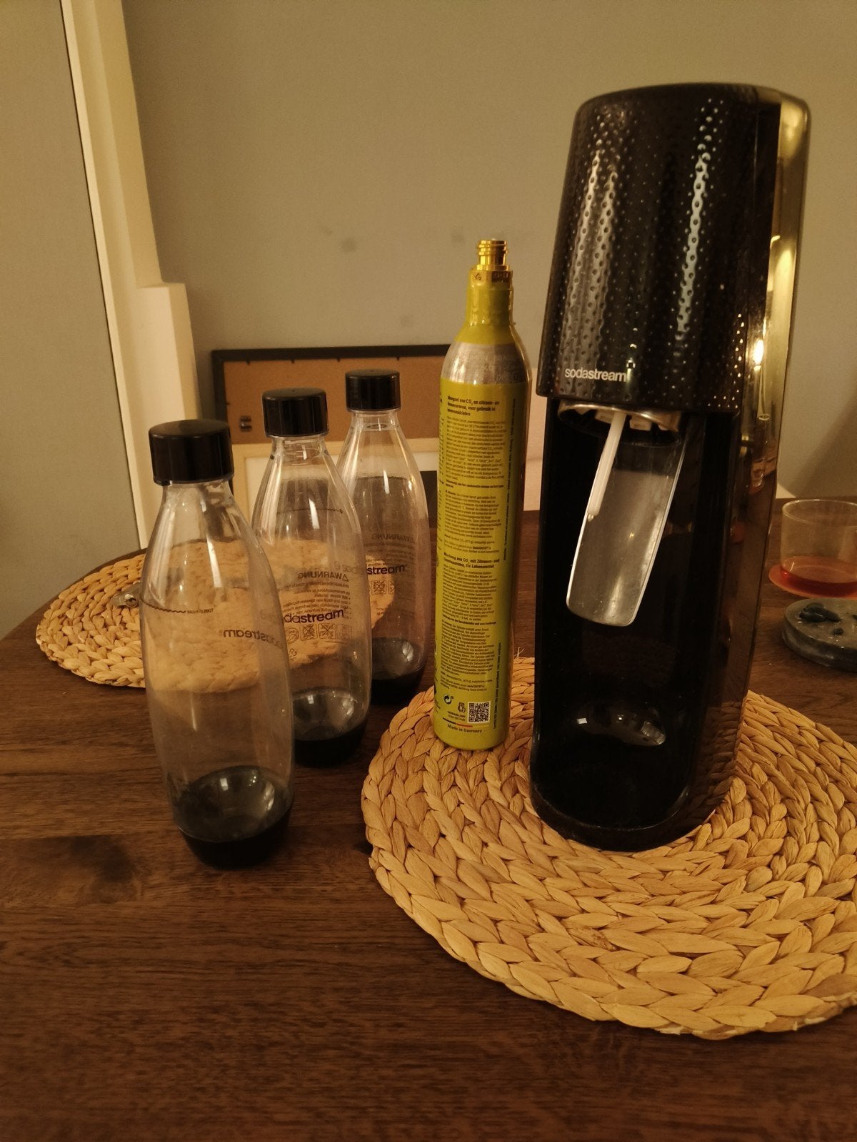 SodaStream met 3 flessen en lege cilinder, Ophalen of Verzenden, Gebruikt