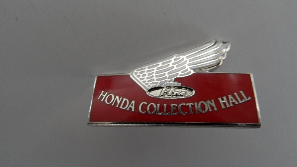Honda Hm Collection Hall oldtimermotor speld 1965,, Verzamelen, Speldjes, Pins en Buttons, Verzenden, Zo goed als nieuw, Merk