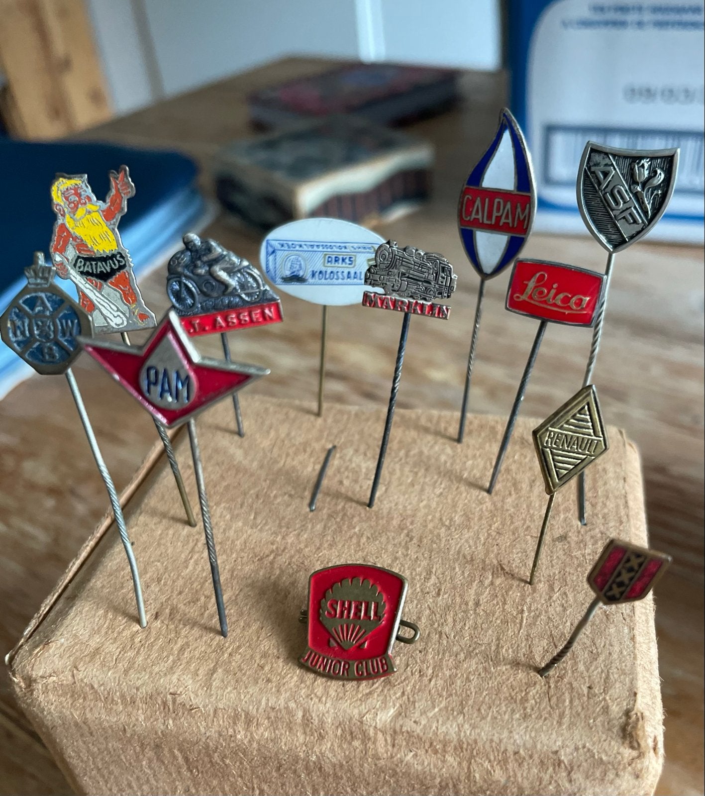 Diverse vintage speldjes en pins, Ophalen of Verzenden, Gebruikt, Overige onderwerpen, Speldje of Pin