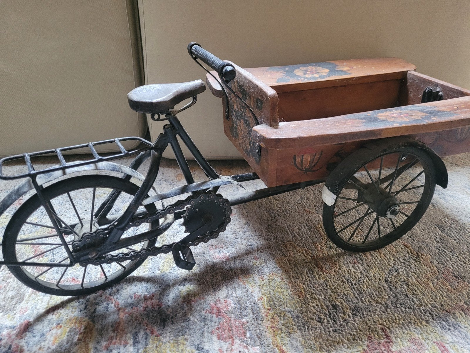 Antieke miniatuur bakfiets, Ophalen