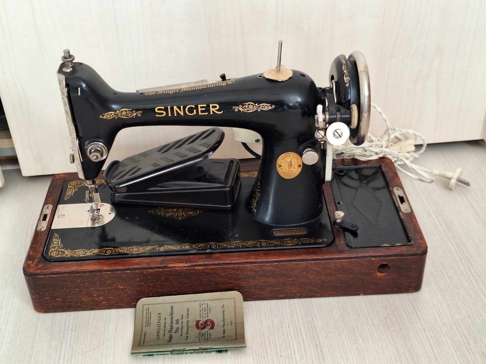 Singer naaimachine elektrisch, Antiek en Kunst, Antiek | Naaimachines, Ophalen