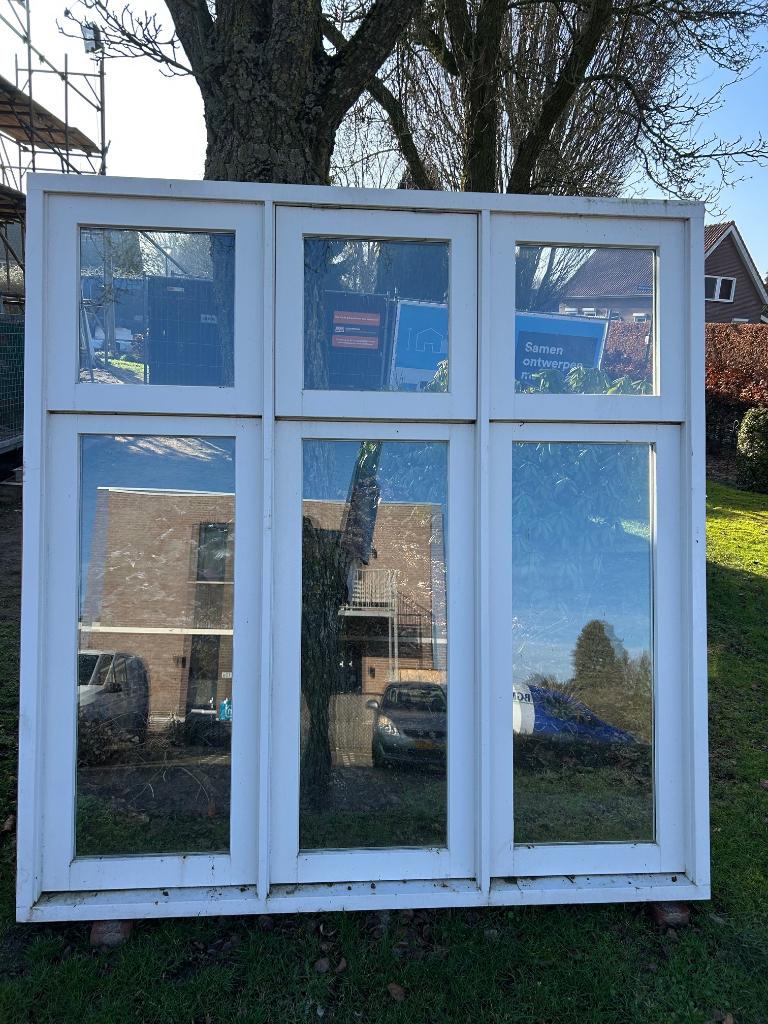 Hard houten raamkozijn, Doe-het-zelf en Verbouw, Ophalen, Gevelraam of Ruit, Gebruikt, 160 cm of meer