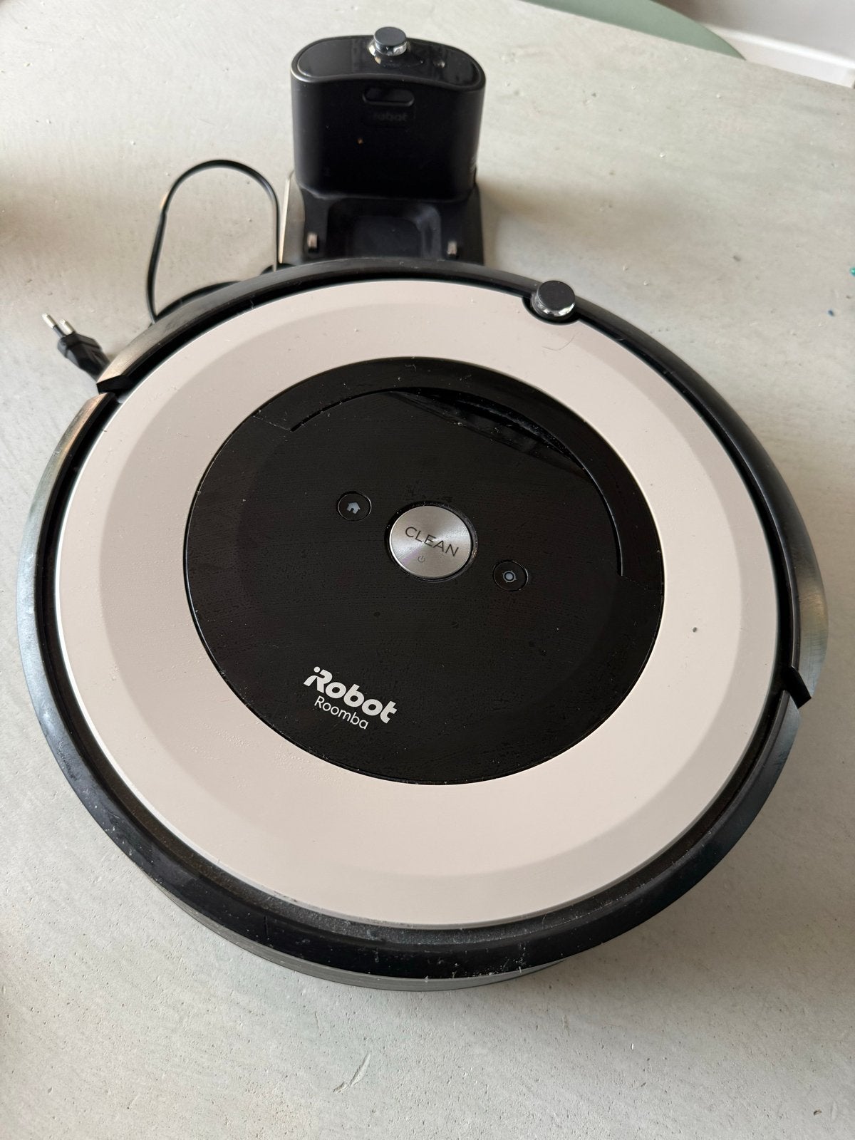 iRobot Roomba e5 Robotstofzuiger met Oplaadstation, Witgoed en Apparatuur, Gebruikt, IRobot, Robotstofzuiger, Reservoir